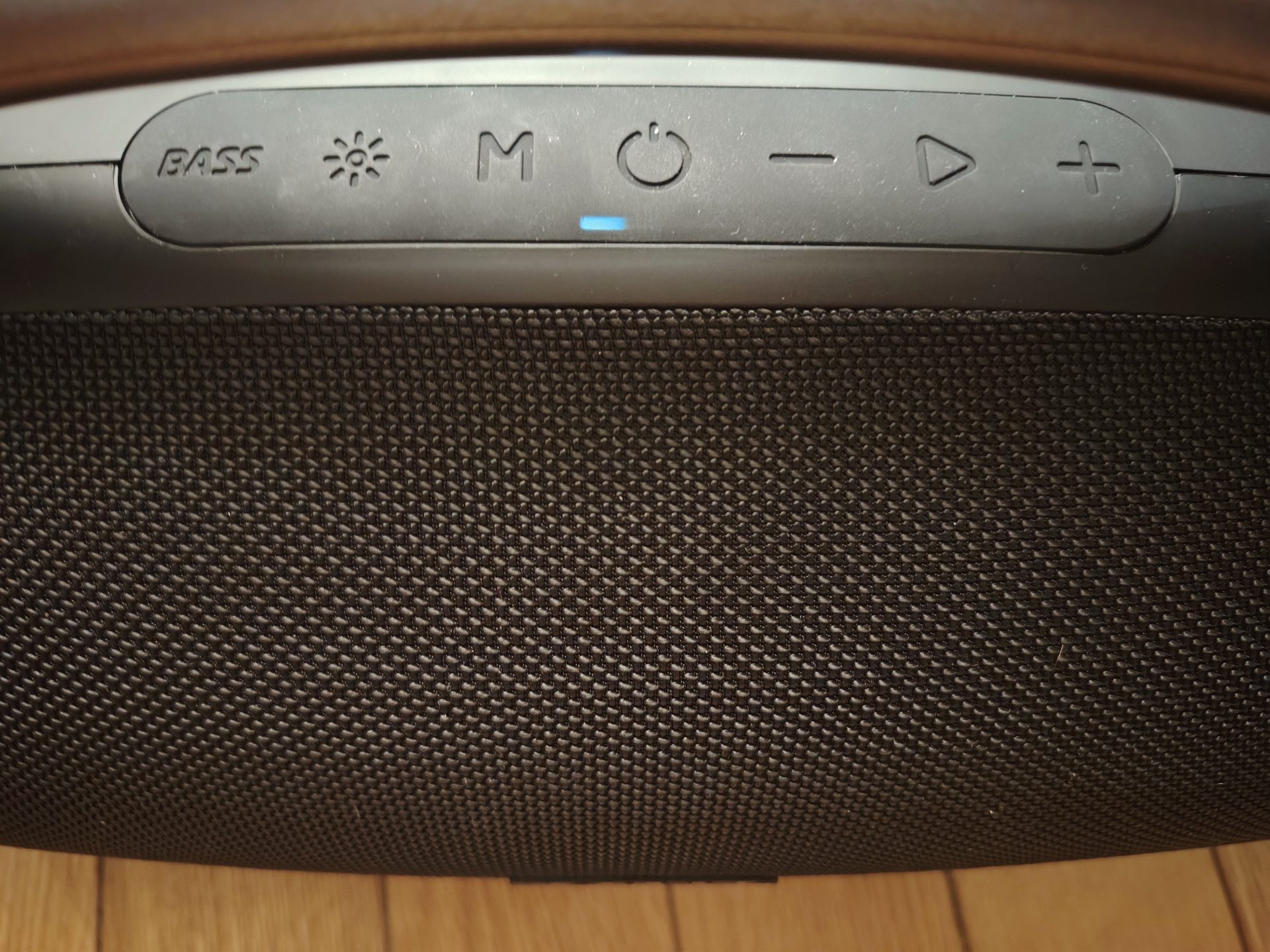 Обзор портативной колонки «Молния Тренд»: может ли она уделать тяжелый люкс? картинка Обзор портативной колонки «Молния Тренд»: может ли она уделать тяжелый люкс?