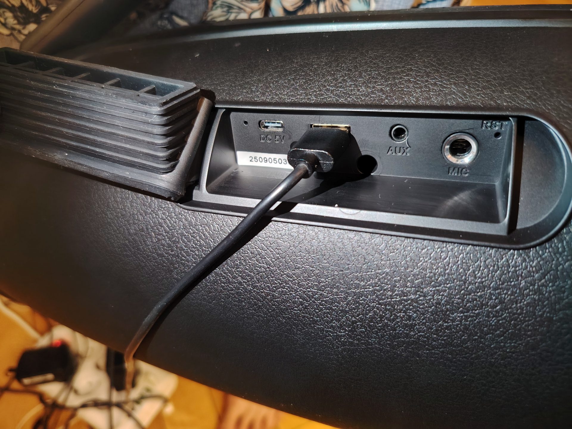 Обзор портативной колонки «Молния Тренд»: может ли она уделать тяжелый люкс? картинка Обзор портативной колонки «Молния Тренд»: может ли она уделать тяжелый люкс?