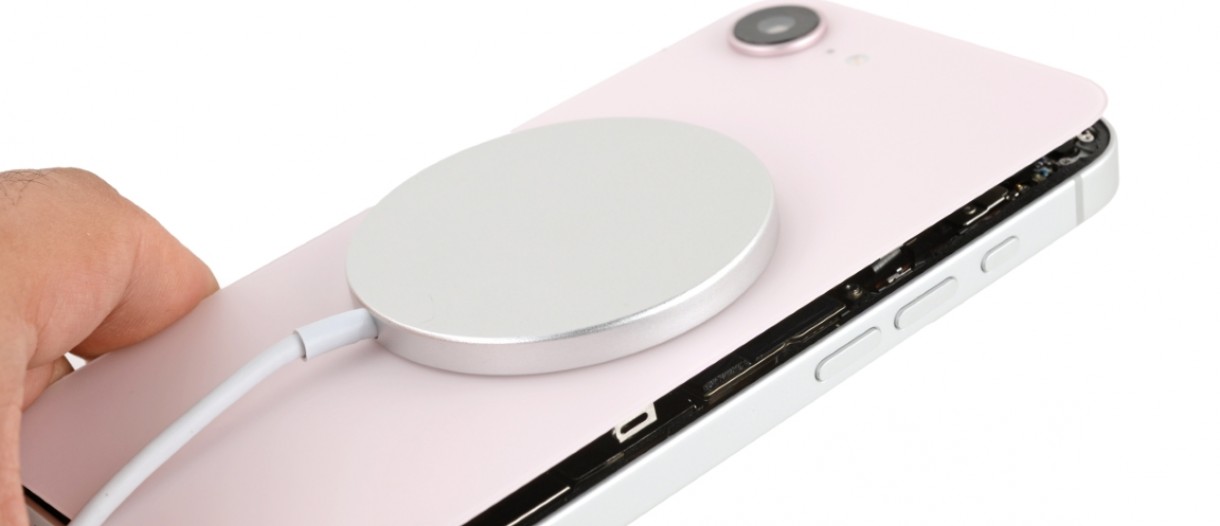 Магнитная тайна iPhone 17e: разбор подтвердил неожиданную деталь