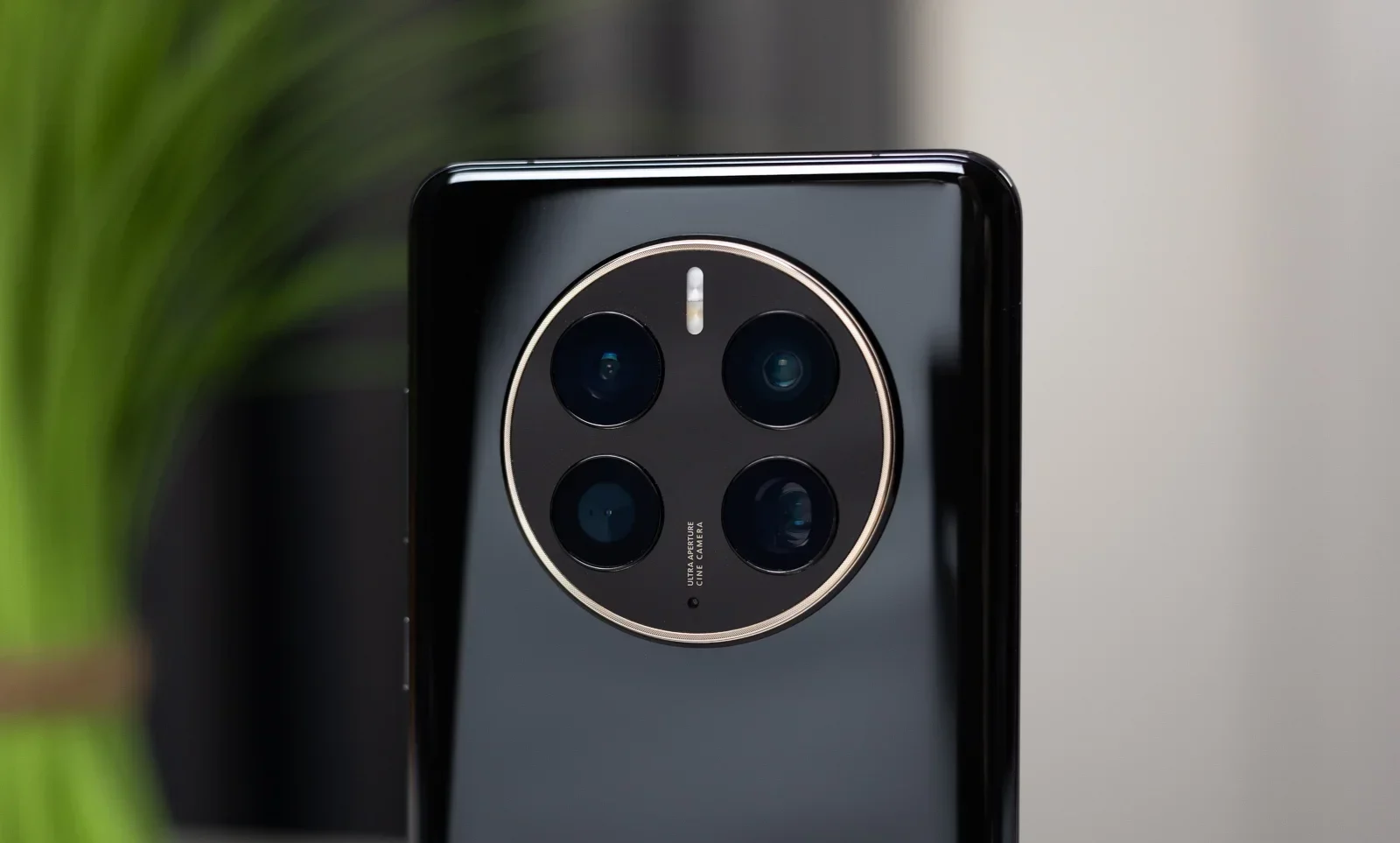 «Механический глаз»: почему iPhone 18 Pro затмит камеры старых смартфонов