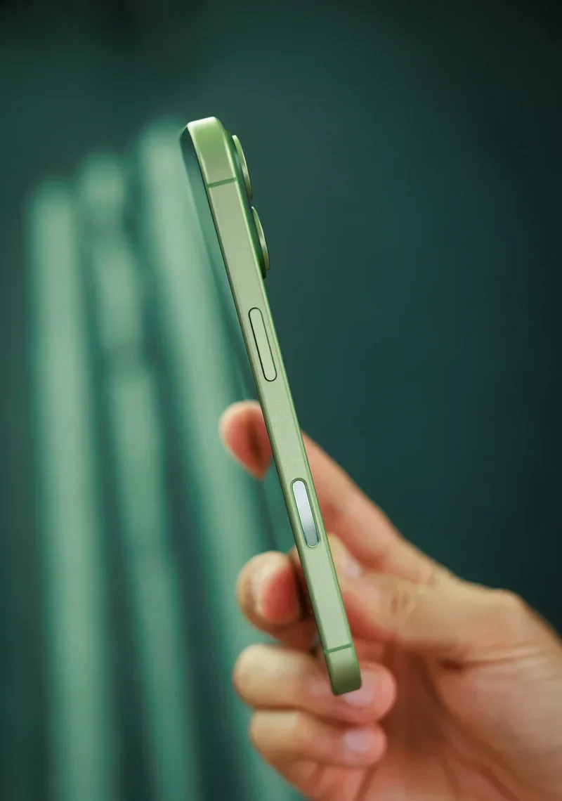 iPhone 18 выйдет следующей весной: 2-нанометровый чип и еще шесть важных обновлений картинка Смартфон iPhone 18 выйдет весной 2027-го | DGL.RU