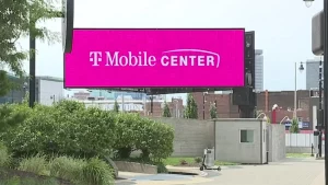 iPhone против Samsung: пользователи T-Mobile столкнутся с новым сбором при покупке смартфонов
