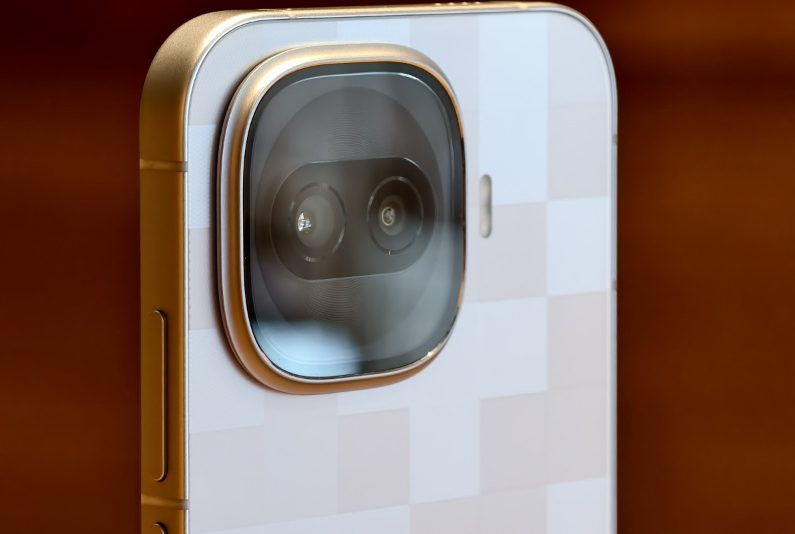 Обзор смартфона iQOO 15R: король автономности официально в России картинка Обзор смартфона iQOO 15R