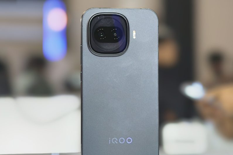 Обзор смартфона iQOO 15R: король автономности официально в России картинка Обзор смартфона iQOO 15R