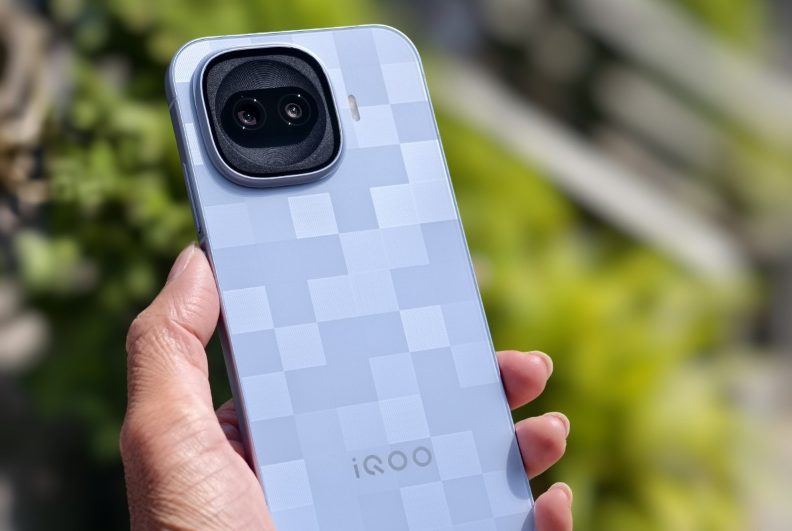 Обзор смартфона iQOO 15R: король автономности официально в России картинка Обзор смартфона iQOO 15R