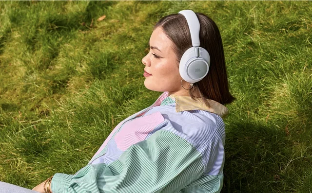 JBL против Sony: битва за уши россиян начинается с двух моделей