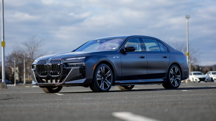 Электромобиль BMW i7 M70: футуризм и роскошь | DGL.RU