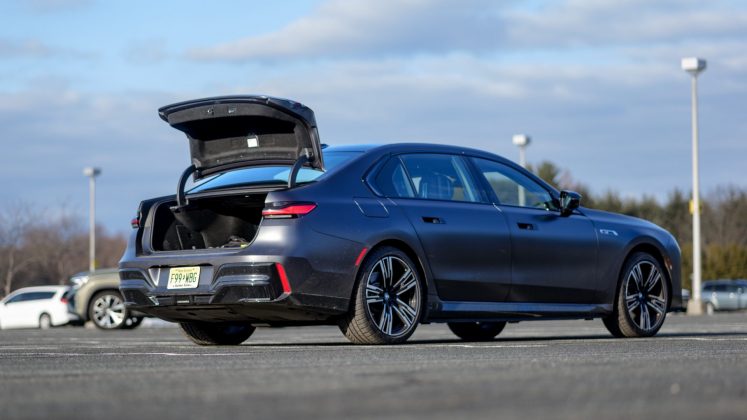 Электромобиль BMW i7 M70: футуризм и роскошь | DGL.RU