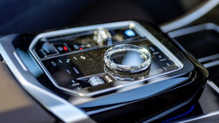 Электромобиль BMW i7 M70: футуризм и роскошь | DGL.RU