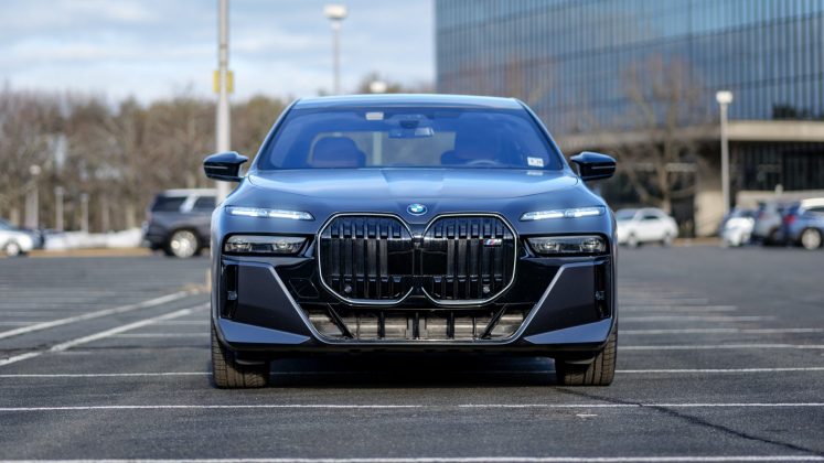 Электромобиль BMW i7 M70: футуризм и роскошь | DGL.RU