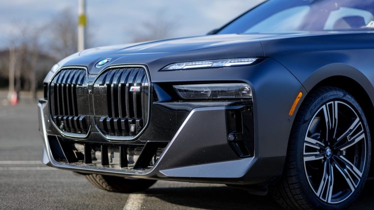 Электромобиль BMW i7 M70: футуризм и роскошь | DGL.RU