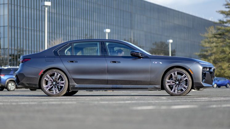 Электромобиль BMW i7 M70: футуризм и роскошь | DGL.RU