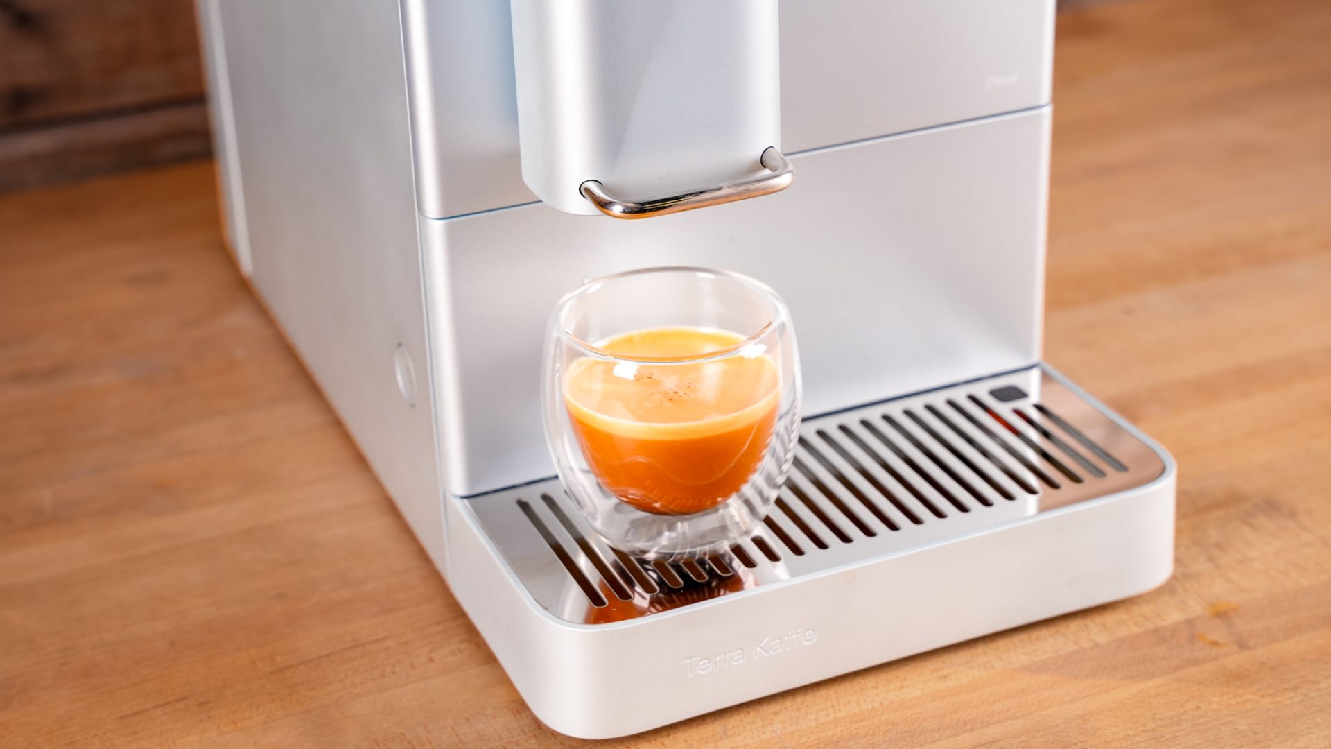 Я протестировала Terra Kaffe Demi в России: идеальная эспрессо-машина картинка Кофемашина Terra Kaffe Demi: компакт без хлопот | DGL.RU