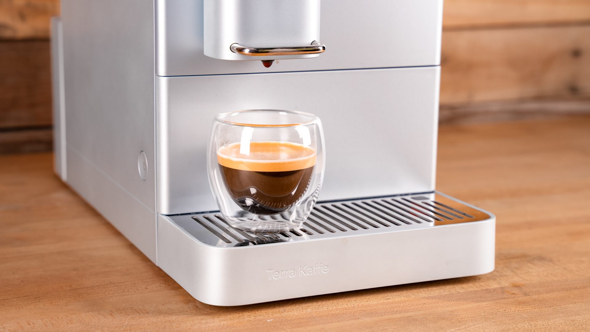 Я протестировала Terra Kaffe Demi в России: идеальная эспрессо-машина картинка Кофемашина Terra Kaffe Demi: компакт без хлопот | DGL.RU