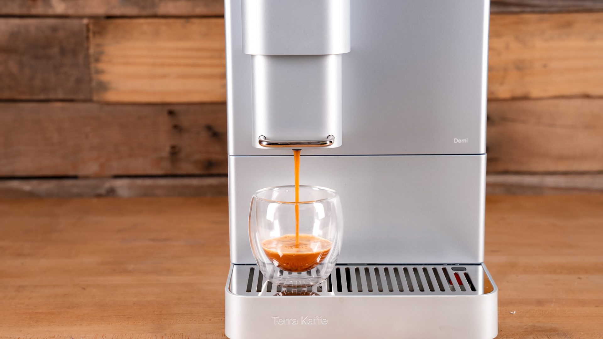 Я протестировала Terra Kaffe Demi в России: идеальная эспрессо-машина картинка Кофемашина Terra Kaffe Demi: компакт без хлопот | DGL.RU