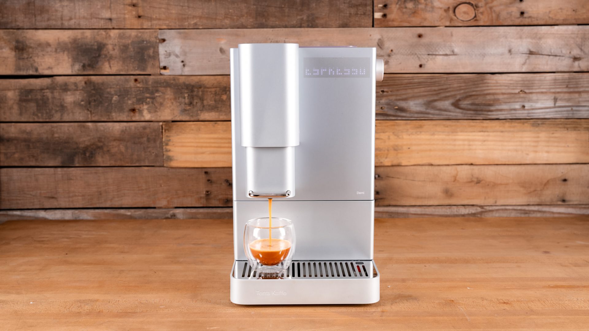 Я протестировала Terra Kaffe Demi в России: идеальная эспрессо-машина картинка Кофемашина Terra Kaffe Demi: компакт без хлопот | DGL.RU