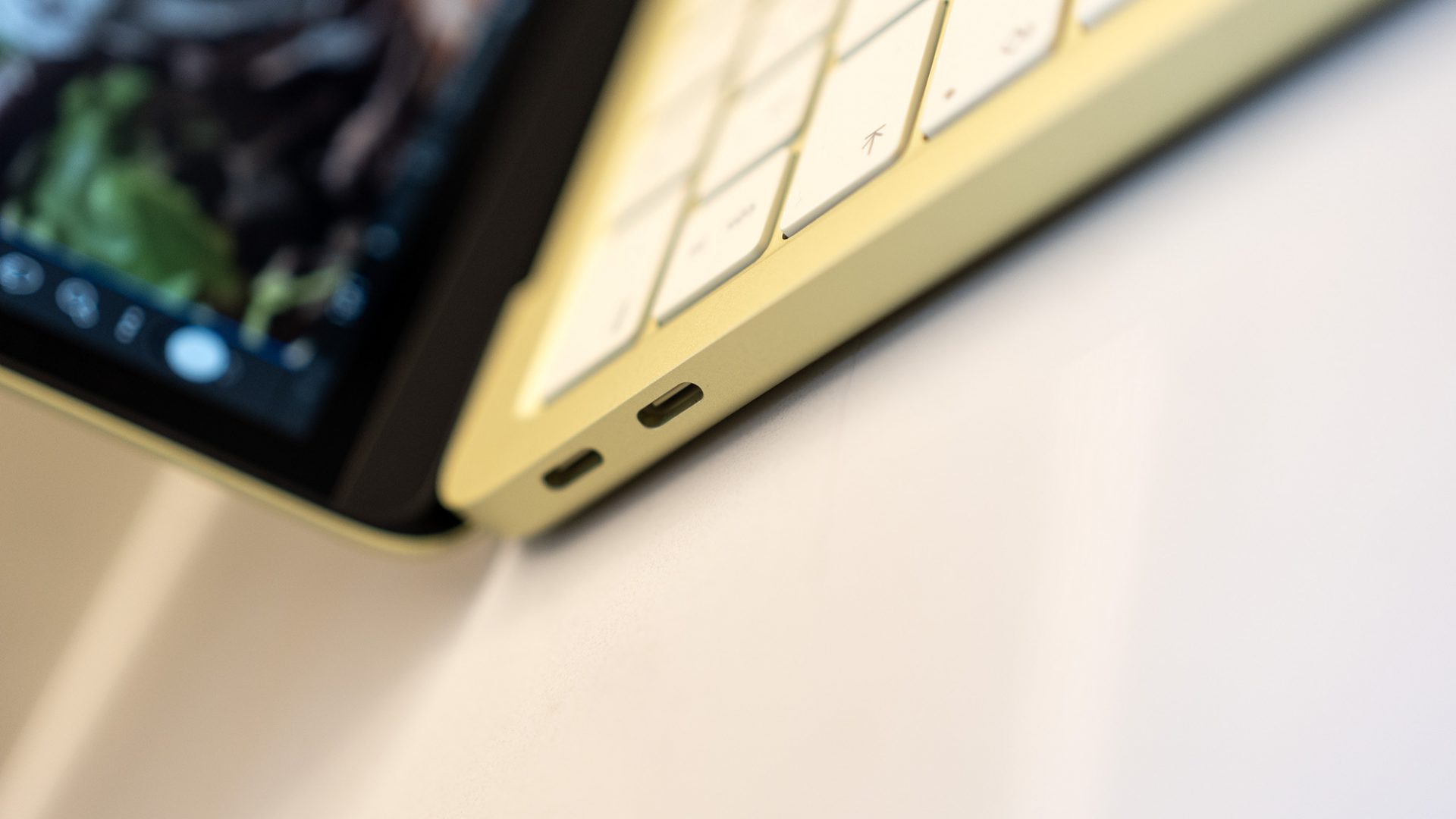 MacBook Neo сломал многолетнюю традицию Apple картинка MacBook Neo нарушил единственное правило, которого Apple никогда не нарушала | DGL.RU