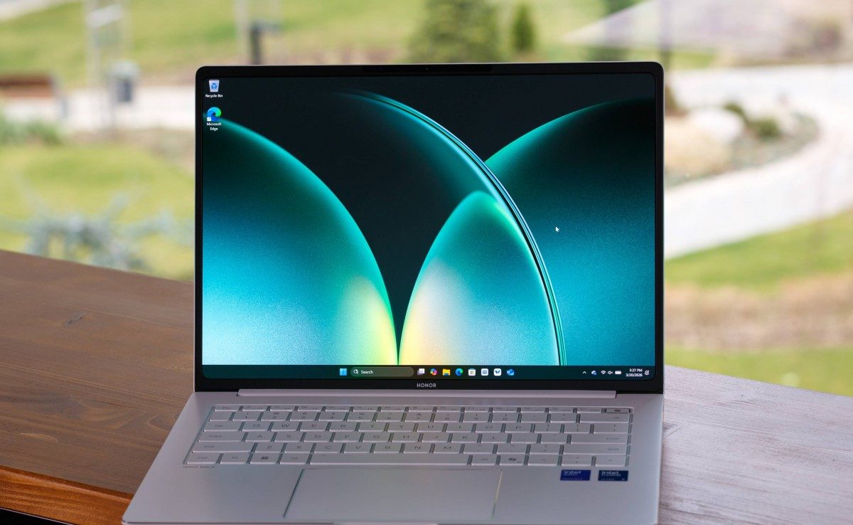 Honor MagicBook Pro 14 против MacBook Air в России: битва, в которой Apple проигрывает по цене и начинке картинка Honor MagicBook Pro 14