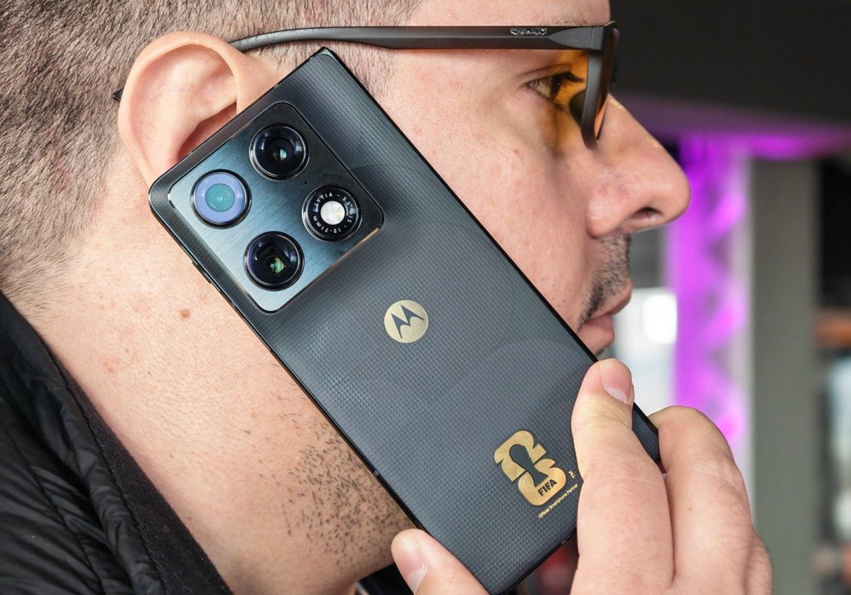 Спецвыпуск для фанатов: Motorola показала Razr Fold и Edge 70 в стиле FIFA картинка Представлены Motorola Razr Fold и Edge 70 Fusion FIFA Editions