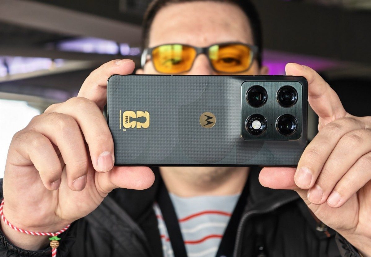 Спецвыпуск для фанатов: Motorola показала Razr Fold и Edge 70 в стиле FIFA картинка Представлены Motorola Razr Fold и Edge 70 Fusion FIFA Editions