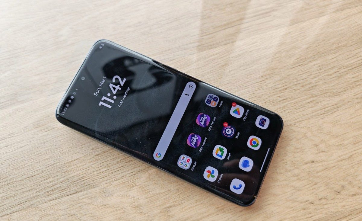 Спецвыпуск для фанатов: Motorola показала Razr Fold и Edge 70 в стиле FIFA картинка Представлены Motorola Razr Fold и Edge 70 Fusion FIFA Editions