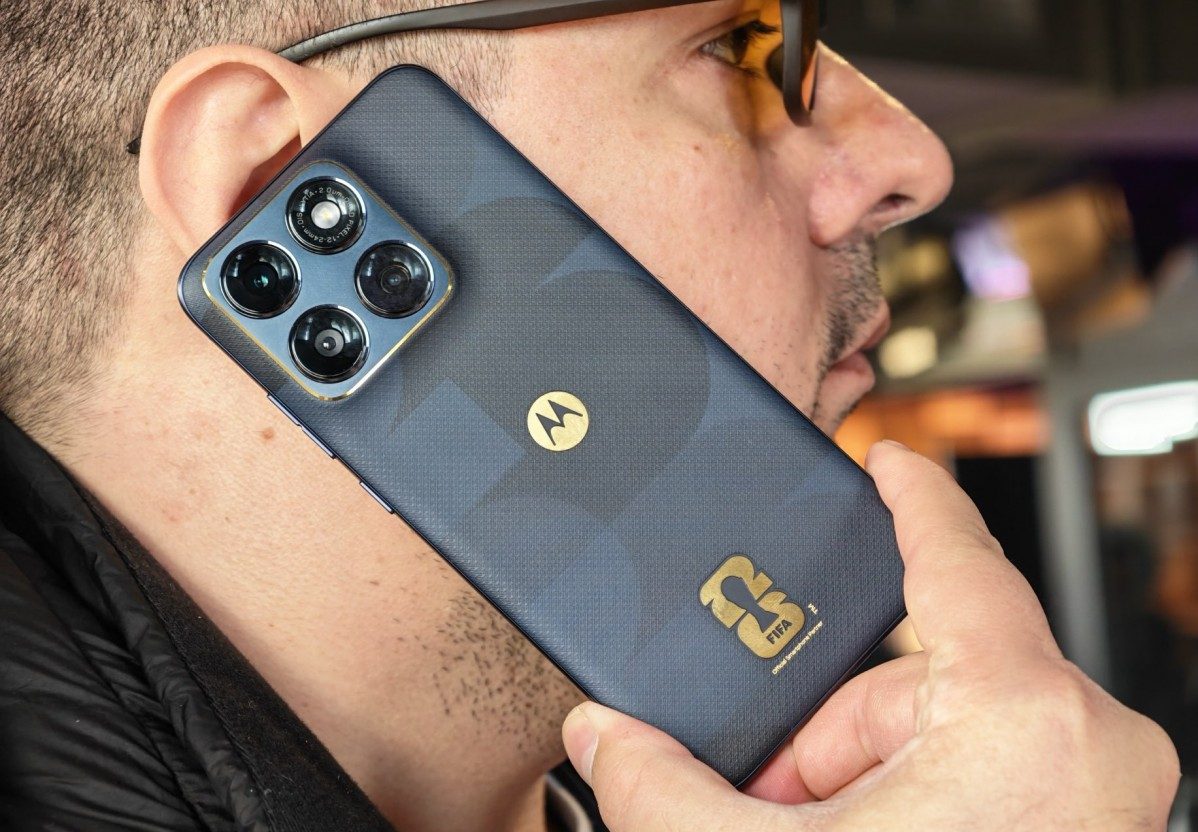 Спецвыпуск для фанатов: Motorola показала Razr Fold и Edge 70 в стиле FIFA картинка Представлены Motorola Razr Fold и Edge 70 Fusion FIFA Editions