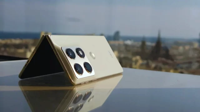 Смартфон Motorola Razr Fold: крах из-за цены | DGL.RU