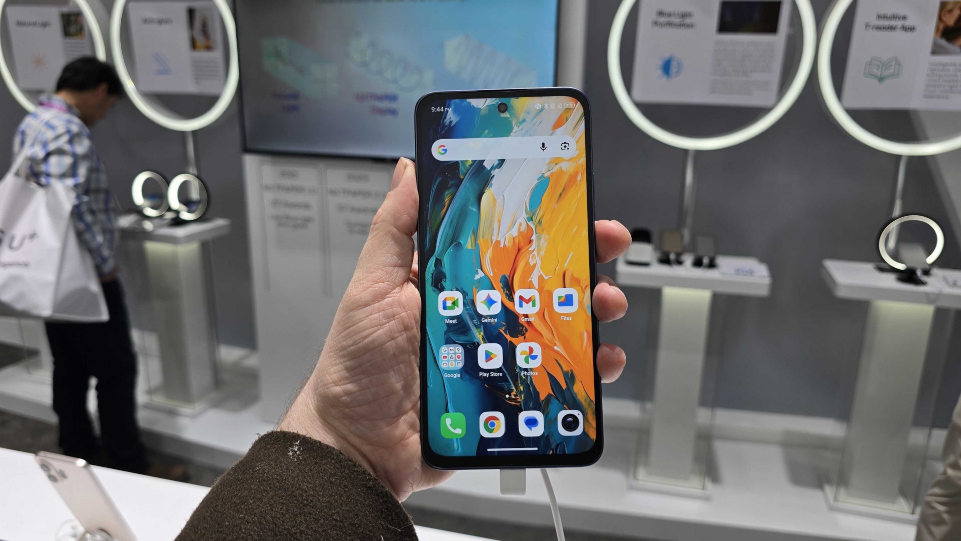 MWC 2026, день 2: 7 лучших гаджетов выставки, от смартфонов с E-Ink до крошечных SSD картинка Гаджеты MWC 2026: 7 лучших новинок второго дня | DGL.RU