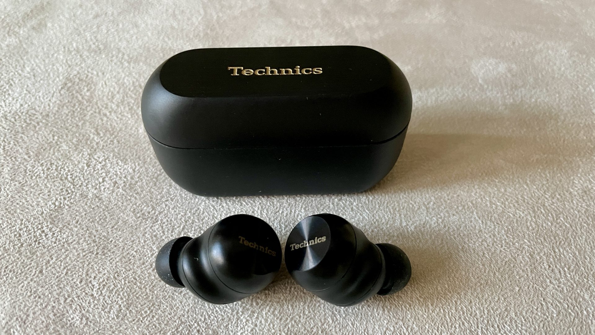 Лучшие наушники на любой бюджет в 2026 году картинка Наушники 2026: Technics и Nothing — что выбрать | DGL.RU