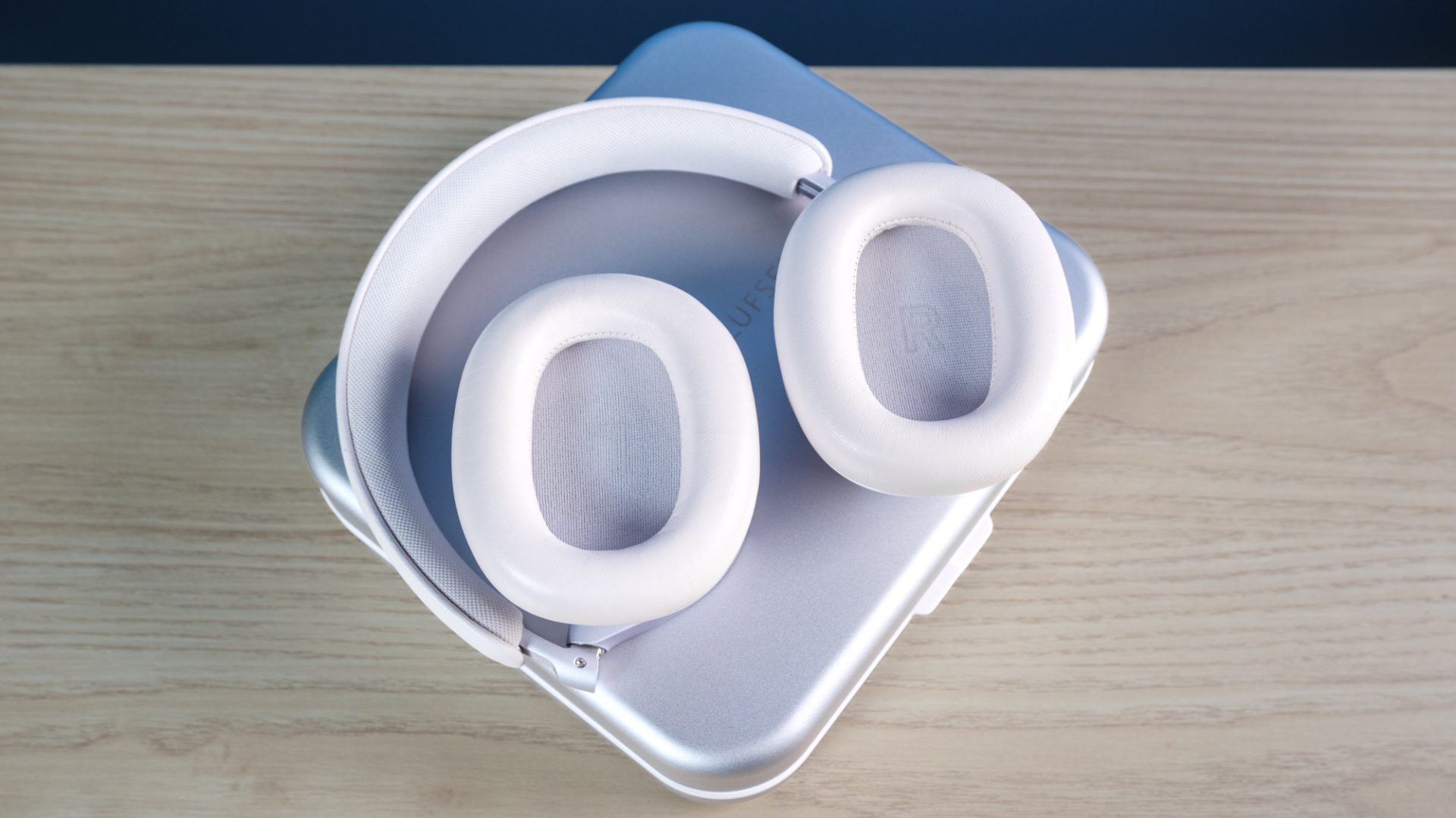 Обзор Bang & Olufsen Beoplay H95 в Москве - они превосходят флагманы картинка Наушники Bang & Olufsen Beoplay H95: звук топ | DGL.RU