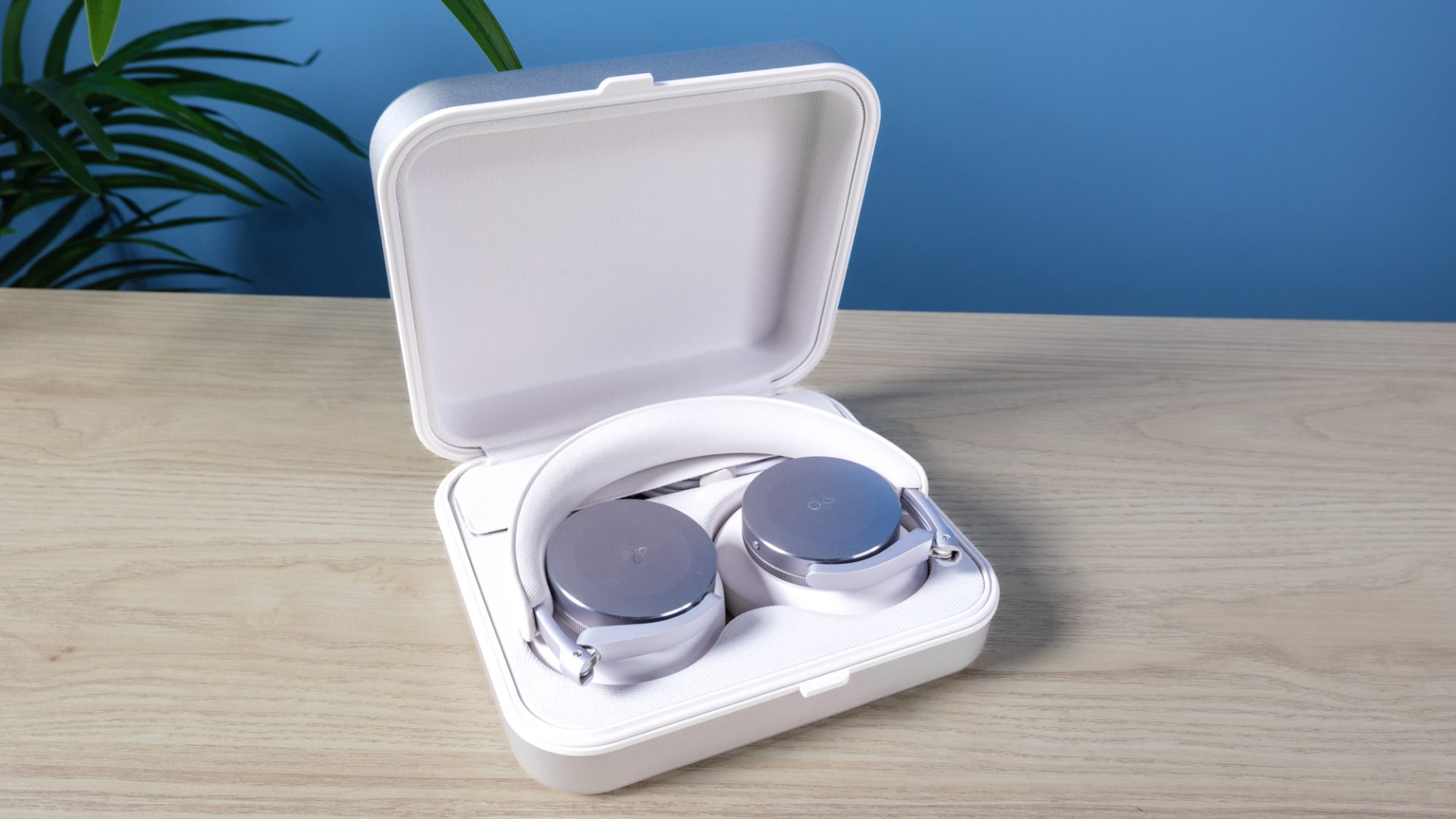 Обзор Bang & Olufsen Beoplay H95 в Москве - они превосходят флагманы картинка Наушники Bang & Olufsen Beoplay H95: звук топ | DGL.RU