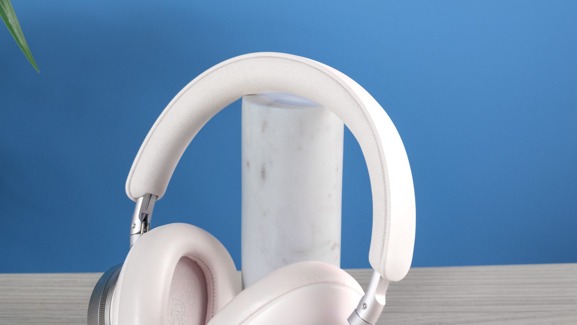 Обзор Bang & Olufsen Beoplay H95 в Москве - они превосходят флагманы картинка Наушники Bang & Olufsen Beoplay H95: звук топ | DGL.RU