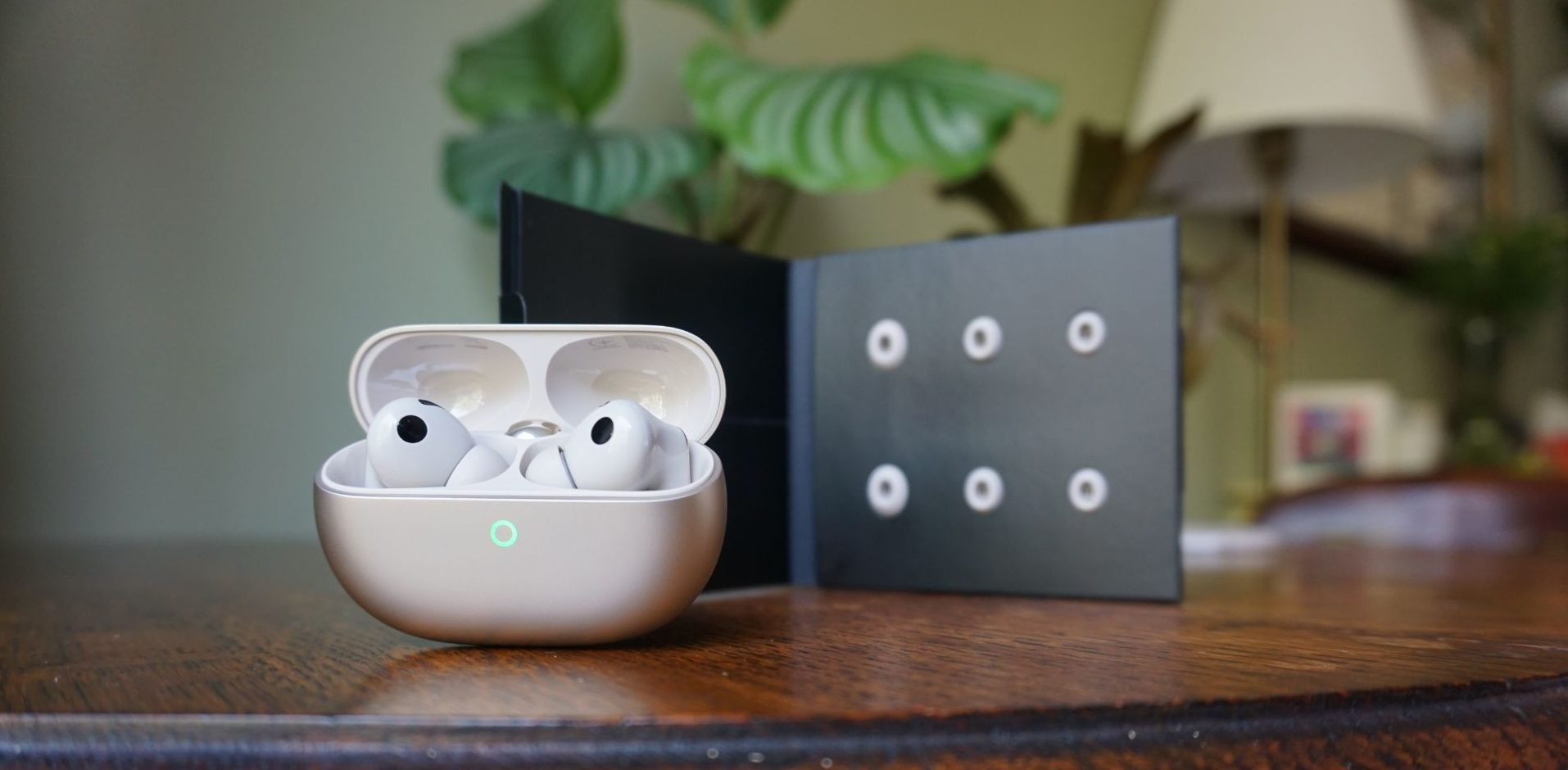 Обзор HUAWEI FreeBuds Pro 5 - дерзкий вызов титанам от Apple и Sony картинка Наушники HUAWEI FreeBuds Pro 5 | DGL.RU