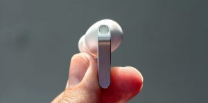 Обзор Samsung Galaxy Buds 4 Pro: новые фишки и старая золотая клетка 