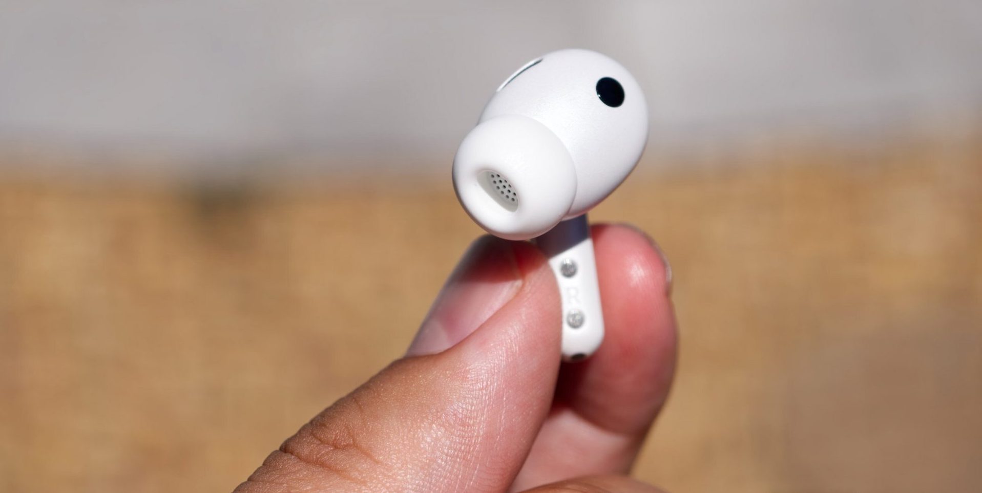 Обзор Samsung Galaxy Buds 4 Pro: новые фишки и старая золотая клетка картинка Наушники Samsung Galaxy Buds 4 Pro | DGL.RU