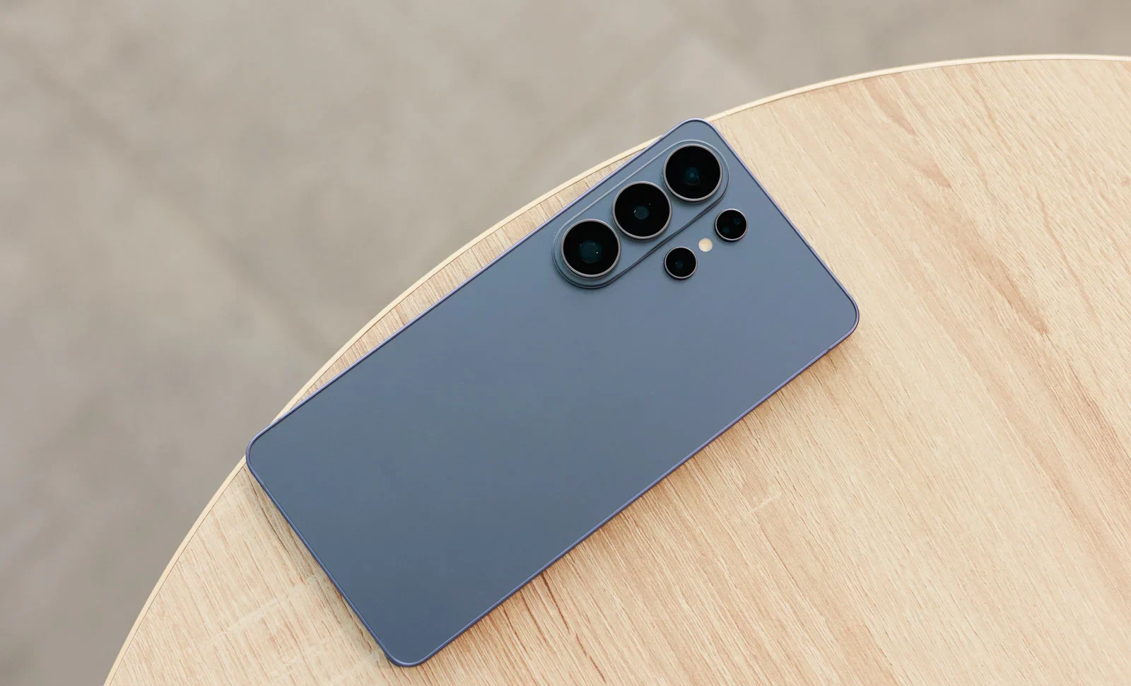 Смартфон Galaxy S26 Ultra: дизайн и впечатления | DGL.RU