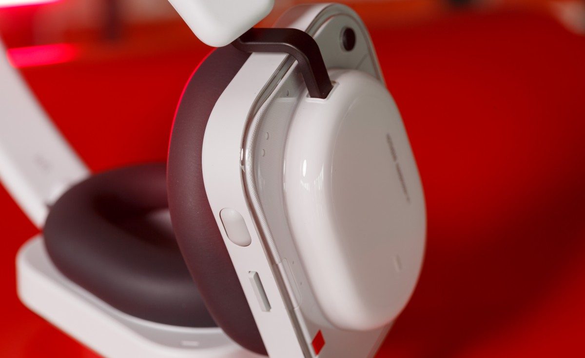 Nothing (a) в России: распаковка. Спойлер — их реально достать. Но за сколько? картинка Nothing Headphone (a)