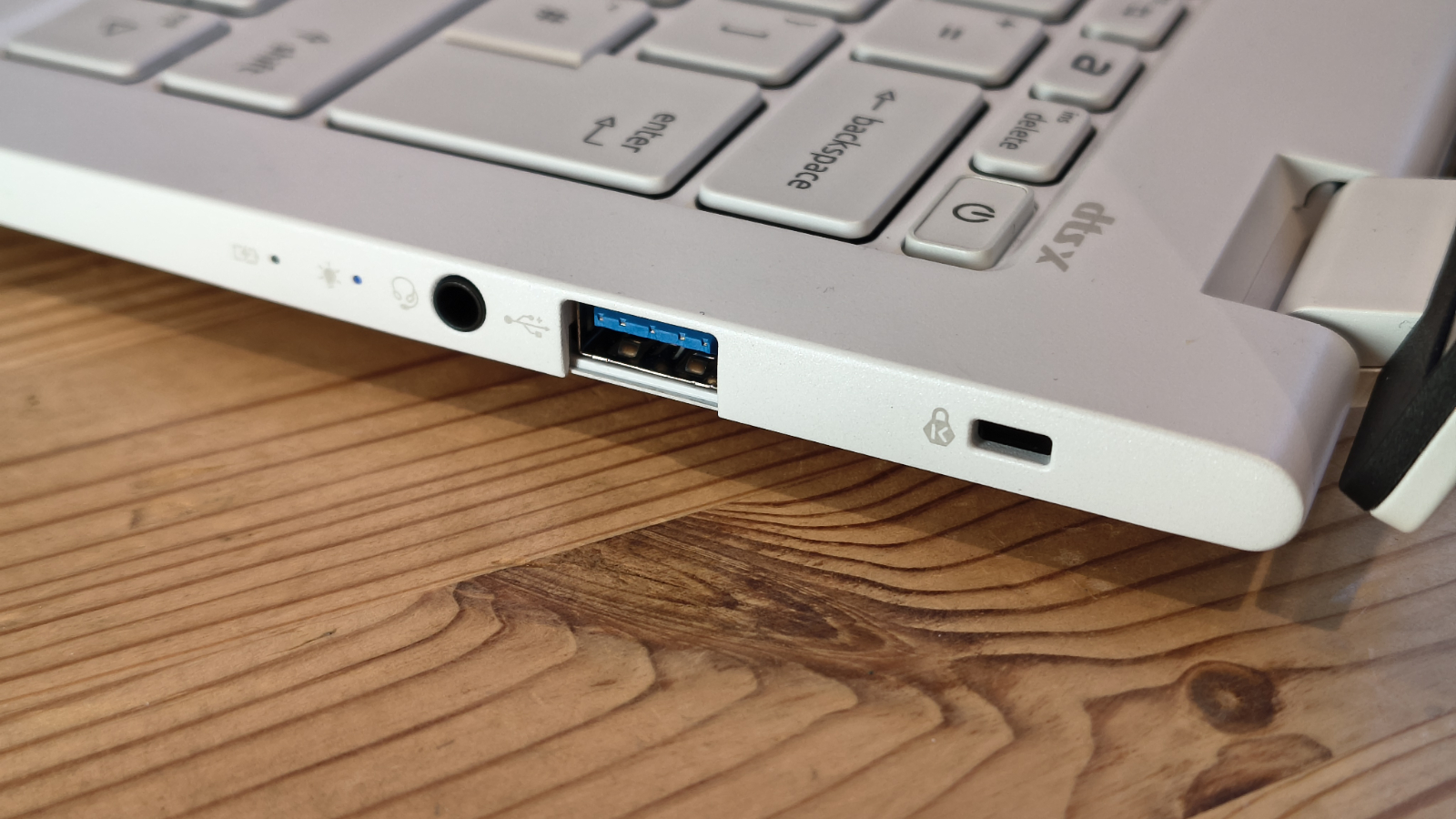 Обзор Acer Swift Edge 14 AI: еще одно чудо от Acer картинка Ноутбук Acer Swift Edge 14 AI: ультралёгкий OLED | DGL.RU