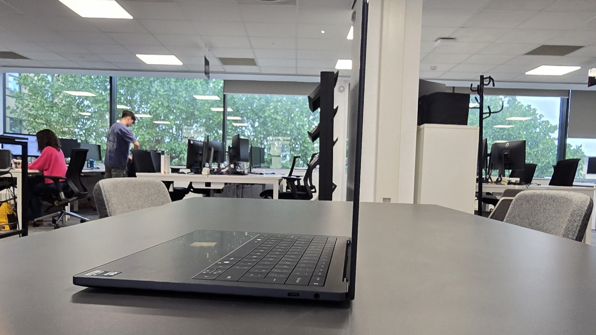 Обзор ноутбука Dell XPS 14 (2026): идеальный размер, которого так не хватало картинка Ноутбук Dell XPS 14 (2026): возвращение легенды | DGL.RU