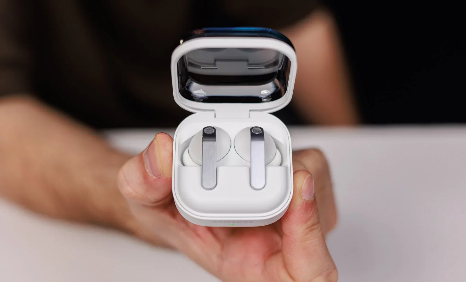 Samsung Galaxy Buds 4 Pro продали 100 тысяч за две недели | DGL.RU