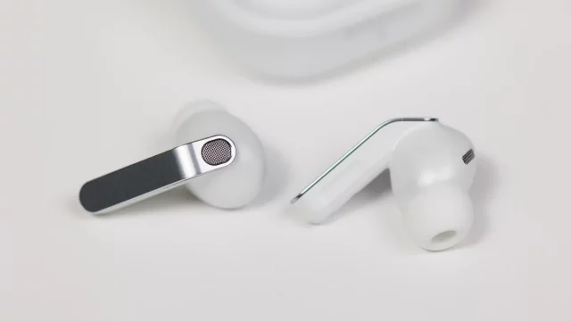 Samsung Galaxy Buds 4 Pro продали 100 тысяч за две недели | DGL.RU