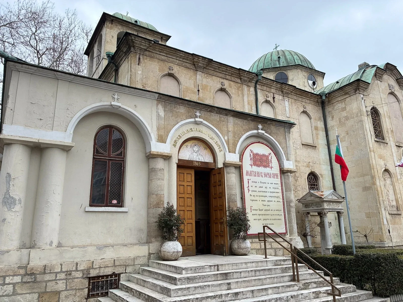 Одной камеры достаточно: как iPhone 17e развенчал миф о количестве объективов картинка Смартфон iPhone 17e: честный обзор камеры | DGL.RU