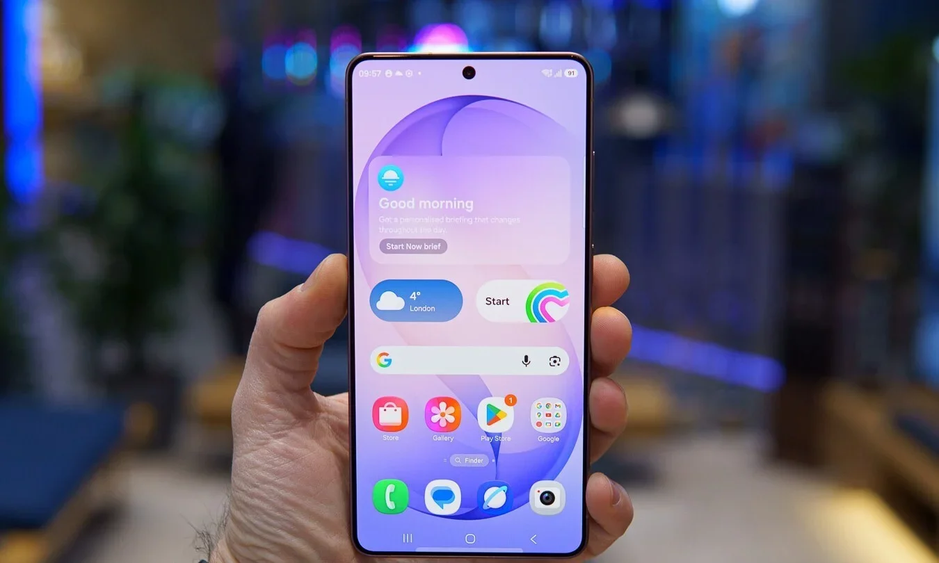 One UI 9 для Galaxy S26: ранние программные фишки с ИИ-кнопкой засветились в разработке картинка One UI 9: что готовит Samsung для Galaxy S26 | DGL.RU