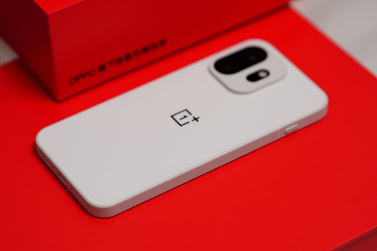 OnePlus 15T на свежих шпионских кадрах: убийца флагманов или очередной середняк картинка OnePlus 15T