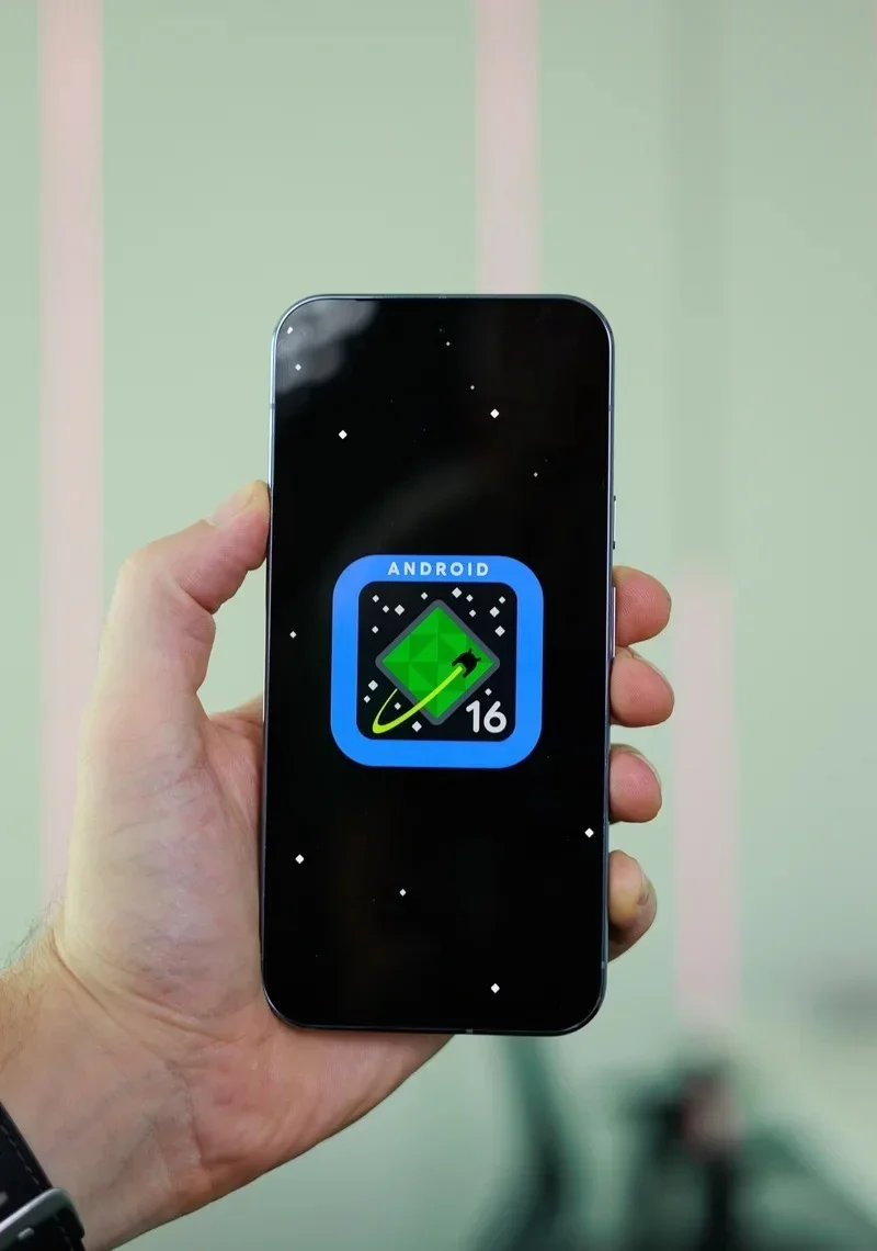 Почему покупка Pixel 10a лишена смысла: есть вариант намного круче всего на 5 000 рублей дороже картинка Смартфон Pixel 10a: почему покупка лишена смысла | DGL.RU