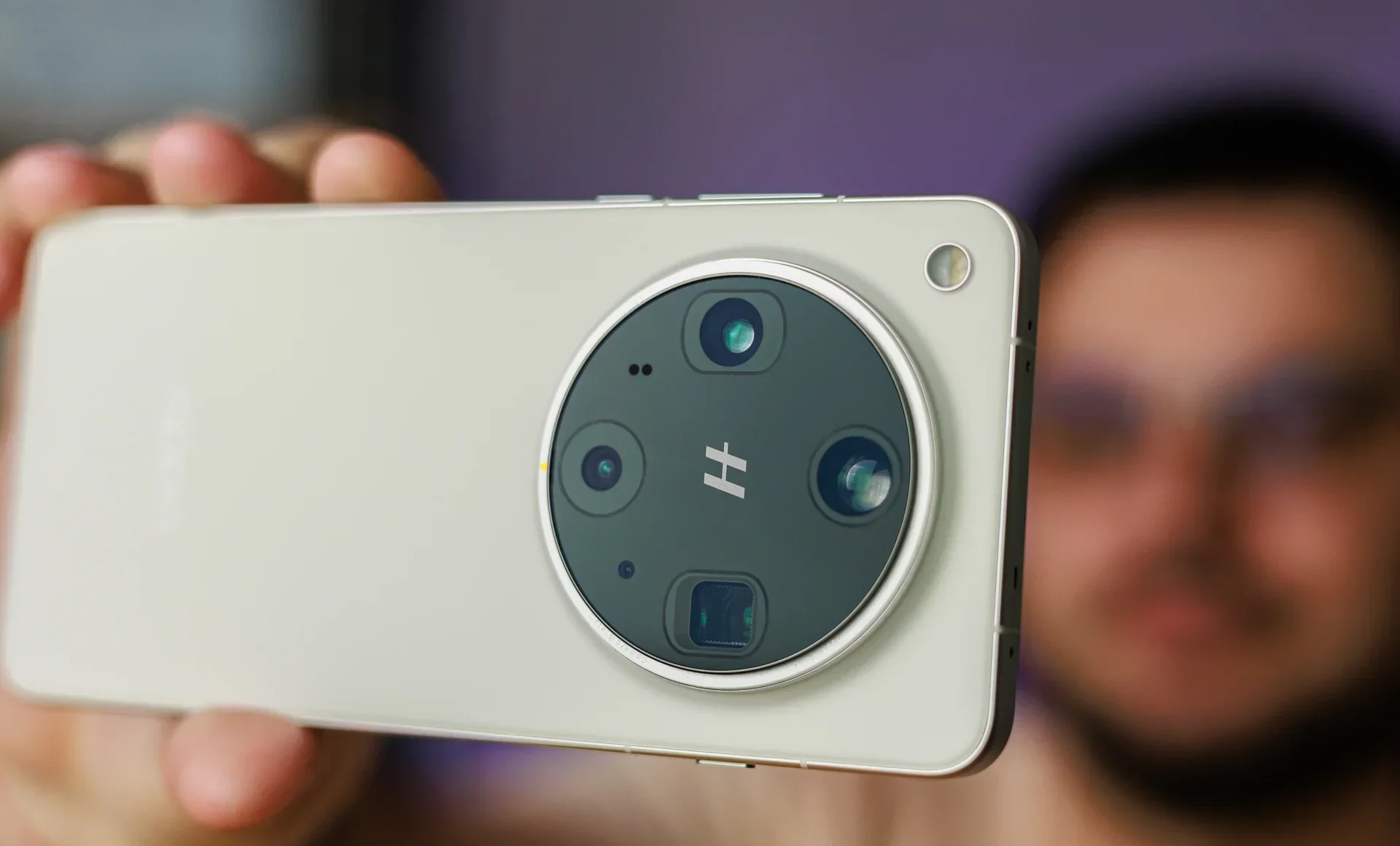 Почти половина пользователей готова променять свои флагманы на Oppo: итоги громкого опроса картинка Смартфон Oppo Find X9 Ultra: убийца флагманов | DGL.RU