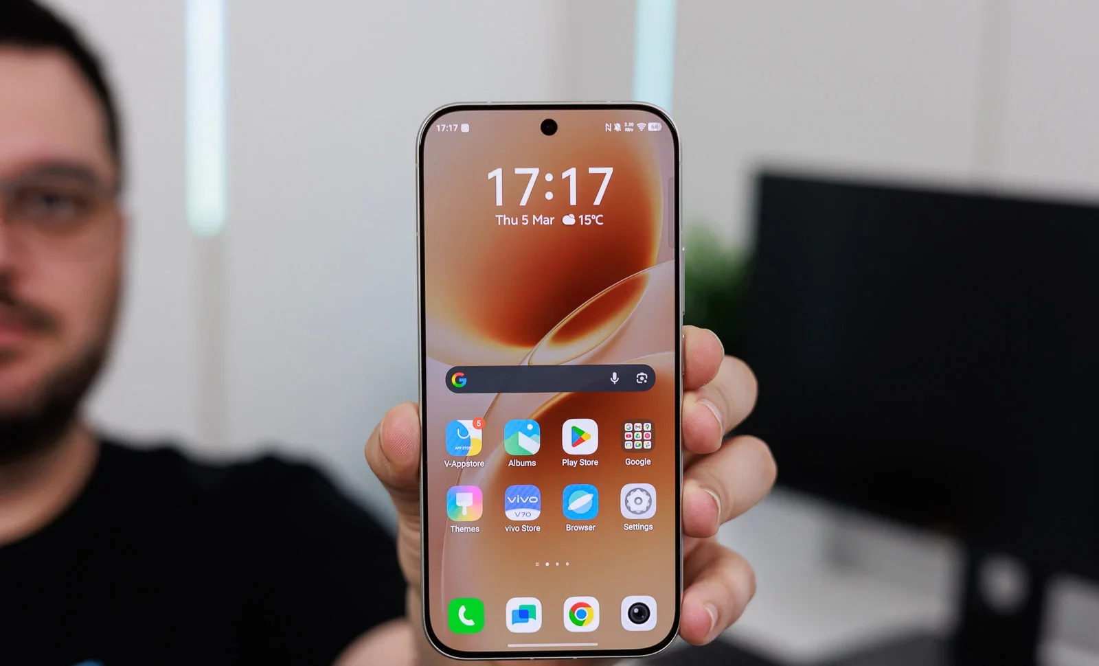 Vivo V70 — конкурент Pixel 10a с оптикой Zeiss | DGL.RU