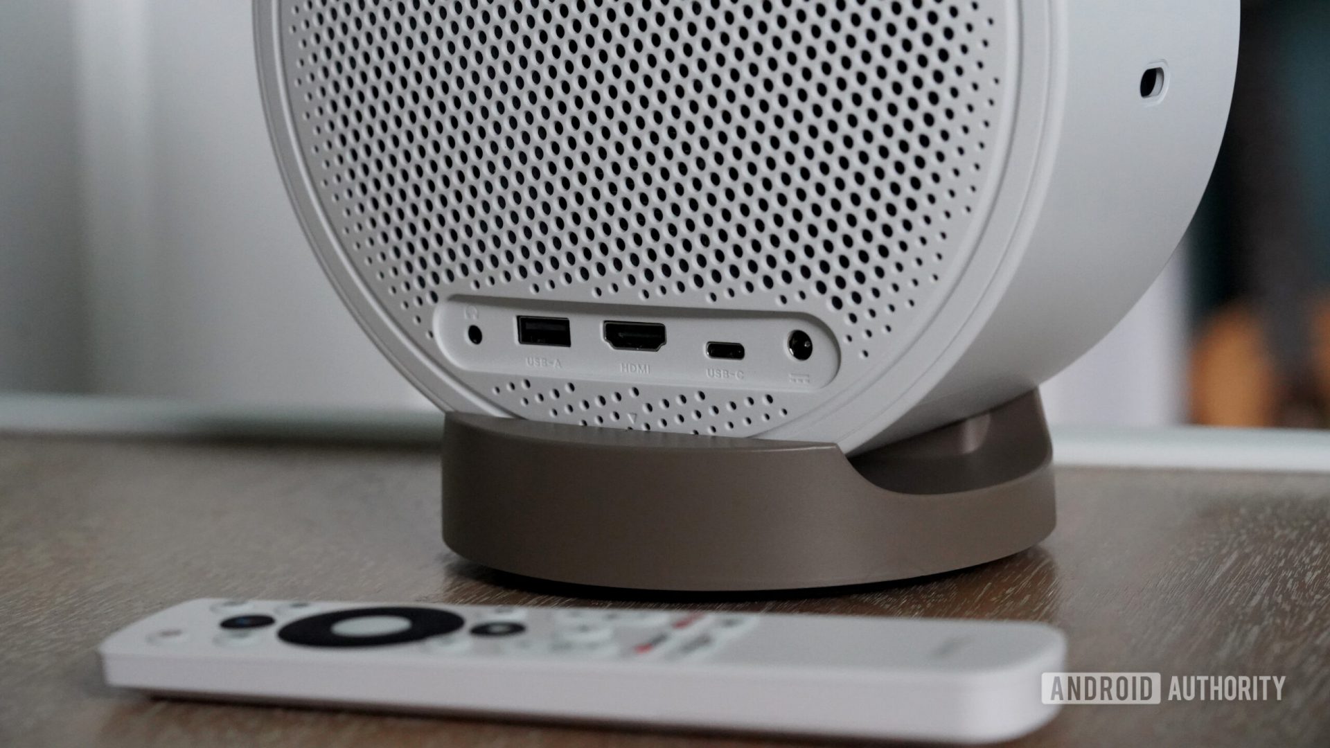 Проектор BenQ GV32 — тестирую гаджет для спальни в России картинка Проектор BenQ GV32: экран для спальни | DGL.RU