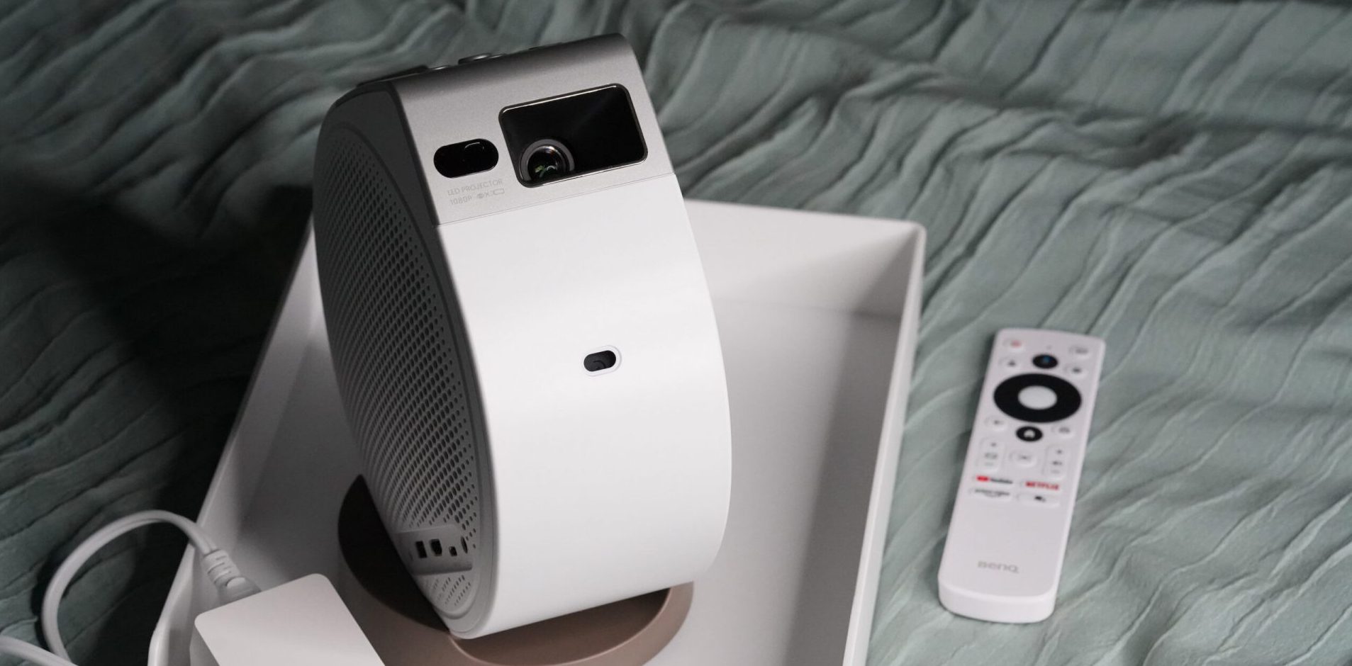 Проектор BenQ GV32 — тестирую гаджет для спальни в России картинка Проектор BenQ GV32: экран для спальни | DGL.RU