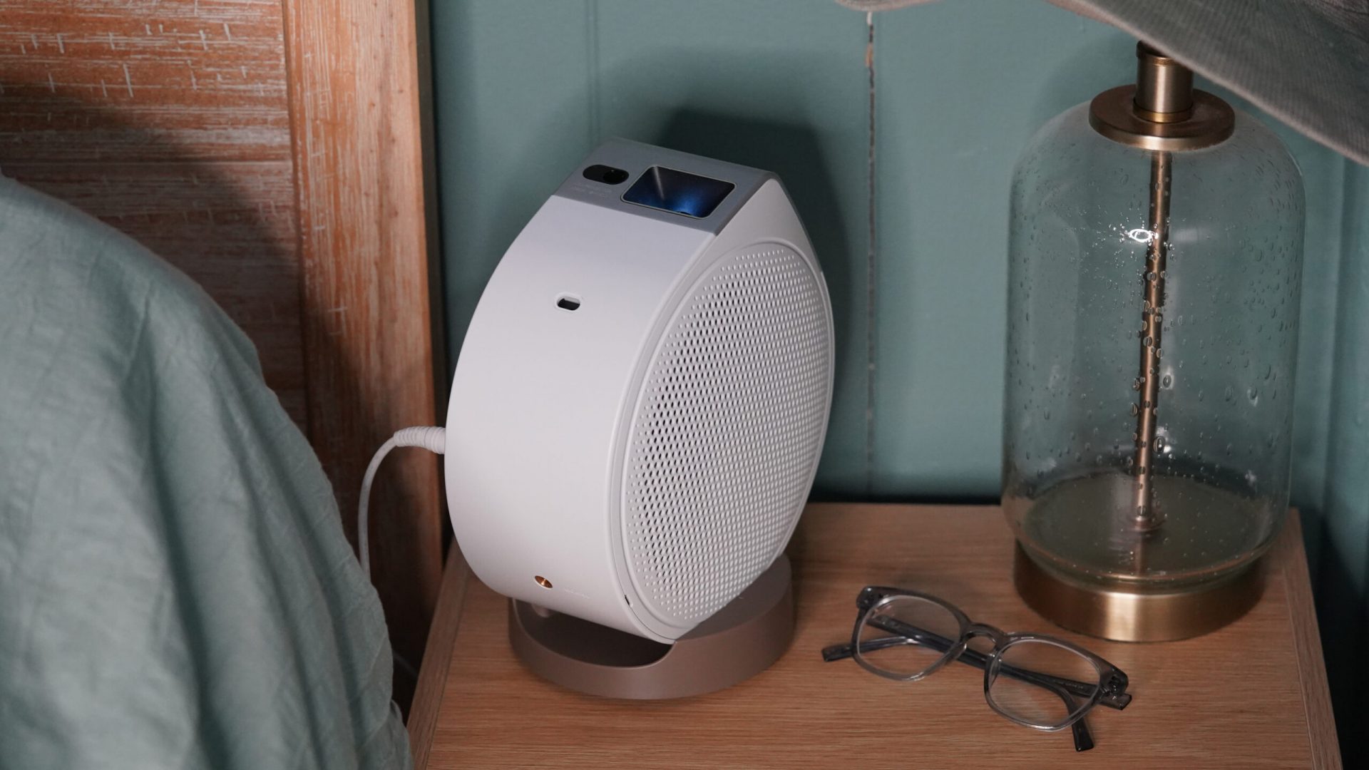 Проектор BenQ GV32 — тестирую гаджет для спальни в России картинка Проектор BenQ GV32: экран для спальни | DGL.RU